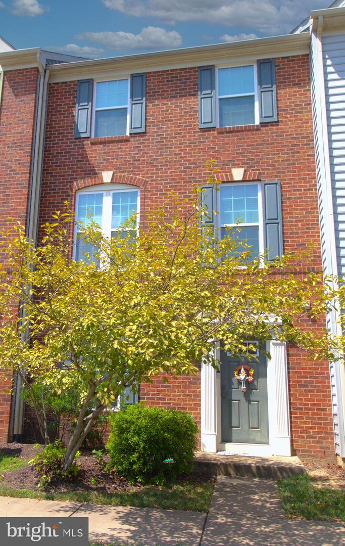 Photo 2 of 40 of 207 Spring Park Ln townhome