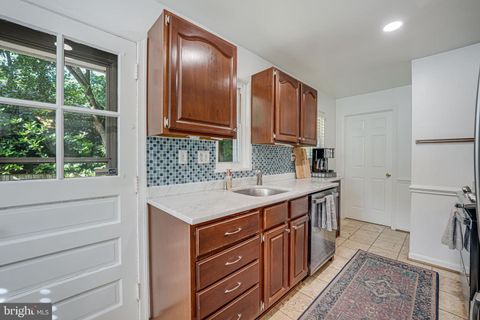 Single Family Residence in Arlington VA 4936 14th STREET 10.jpg