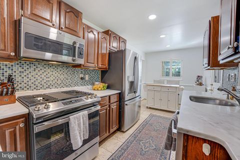 Single Family Residence in Arlington VA 4936 14th STREET 6.jpg