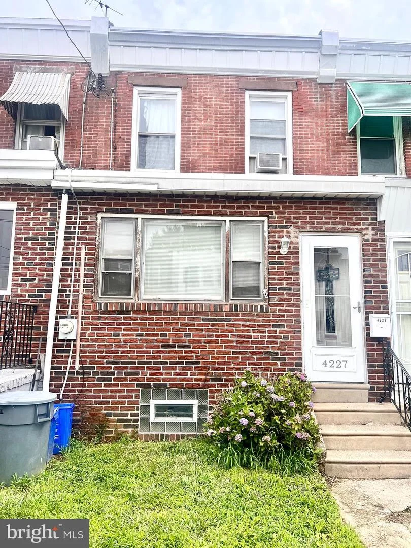 4227 E Howell Street