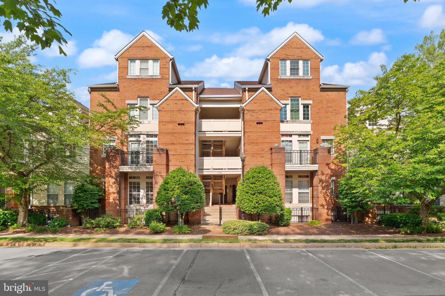 1324 Garden Wall Circle Unit B, Reston, VA, 20194