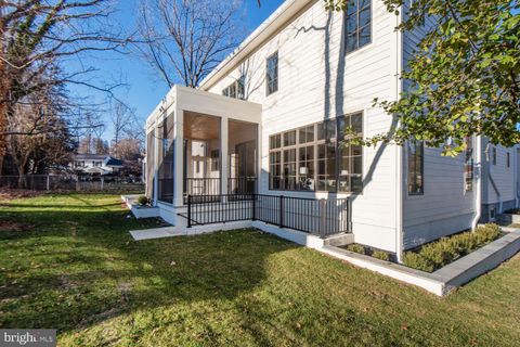 Single Family Residence in Arlington VA 3620 Kensington STREET 49.jpg