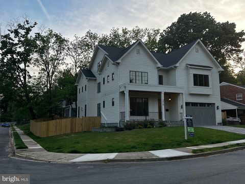 Single Family Residence in Arlington VA 3620 Kensington STREET 3.jpg