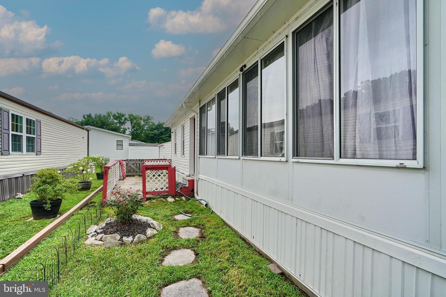 Photo 5 of 39 of 117 Cowhide Cir mobile home