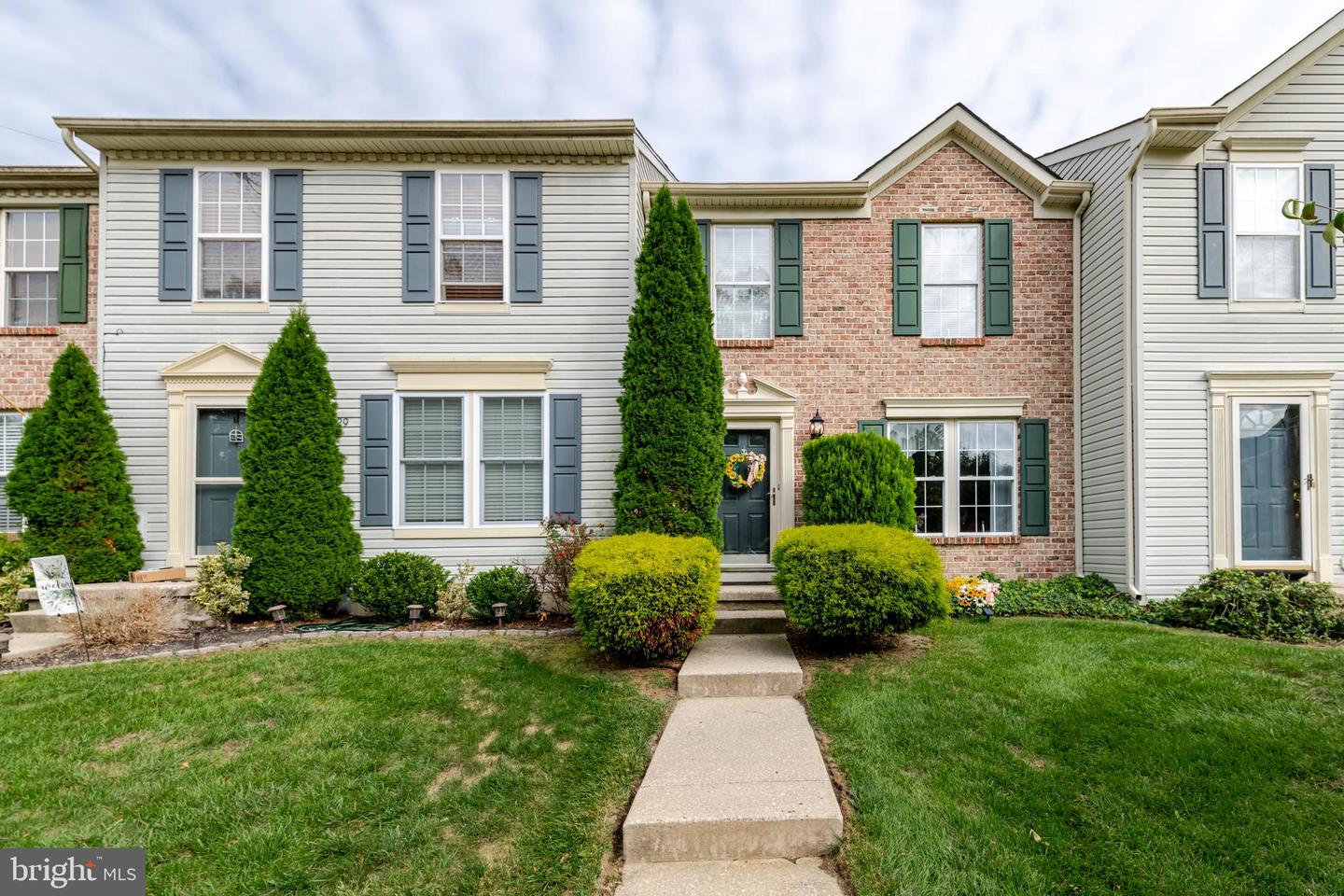 30 Coachlight Dr