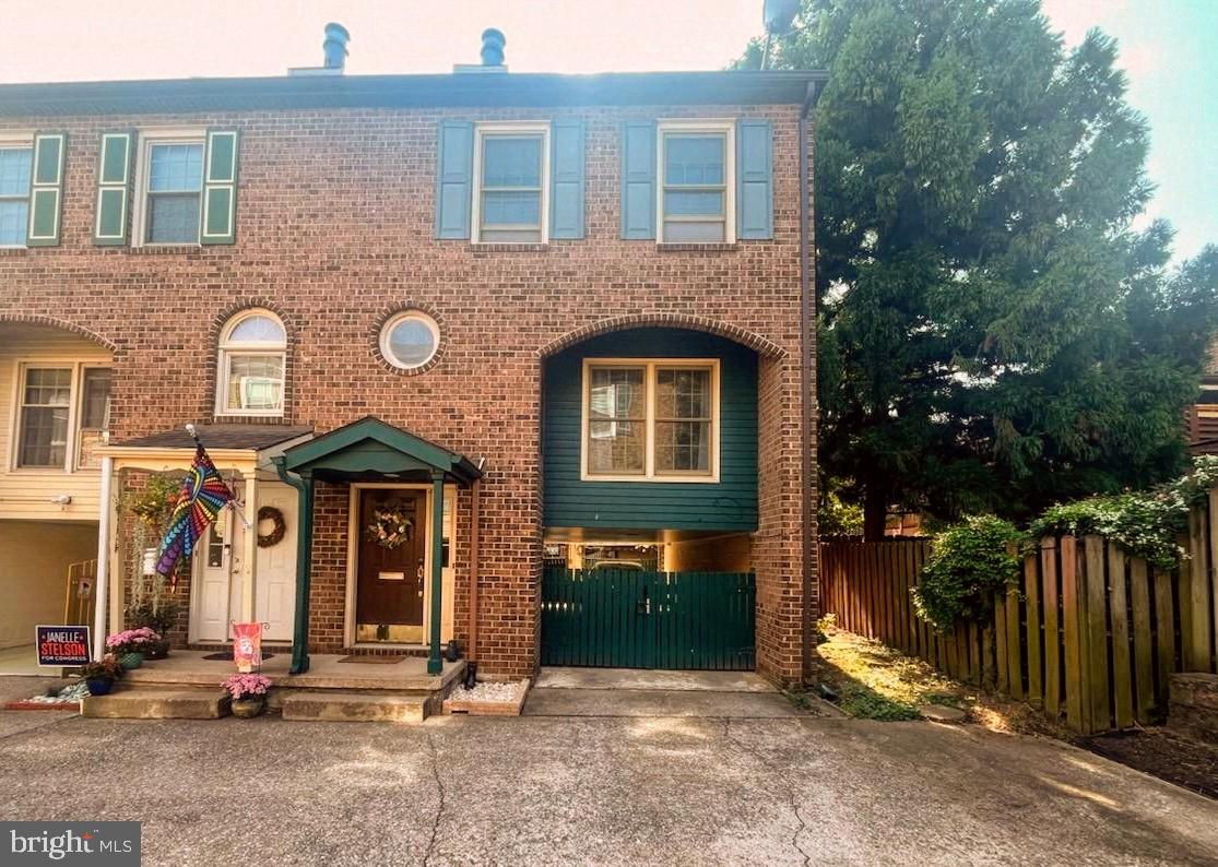 View Harrisburg, PA 17104 townhome
