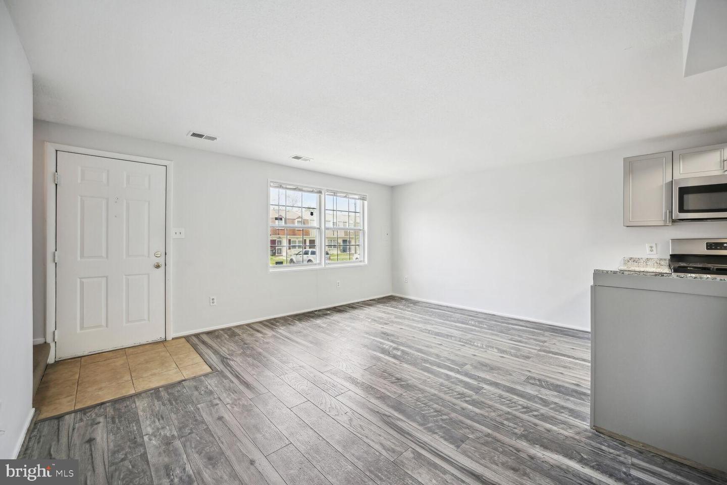 Photo 3 of 12 of 1931 Village Green Dr #U-203 townhome