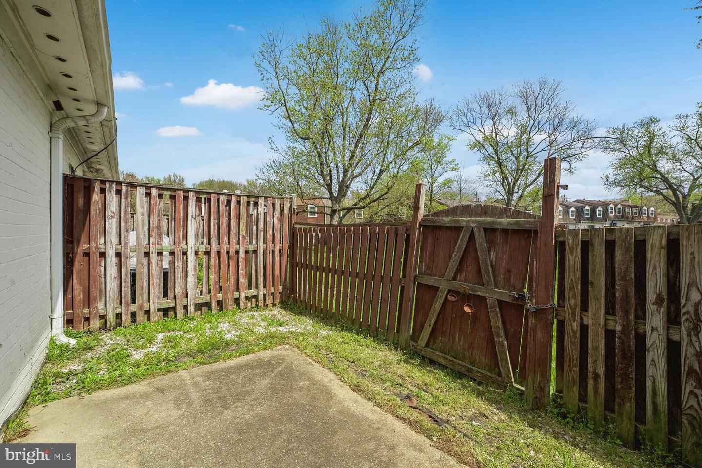 Photo 11 of 12 of 1931 Village Green Dr #U-203 townhome
