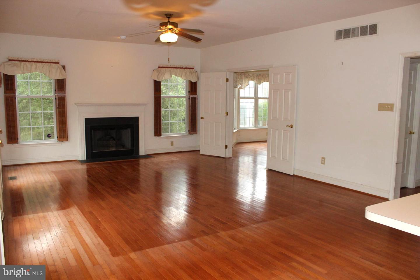 Photo 13 of 48 of 13 Fenwyck Cir townhome