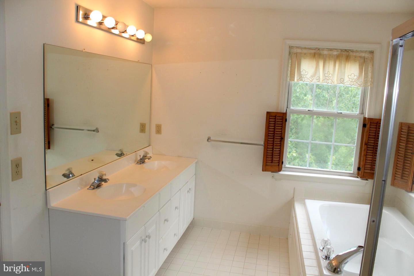 Photo 21 of 48 of 13 Fenwyck Cir townhome