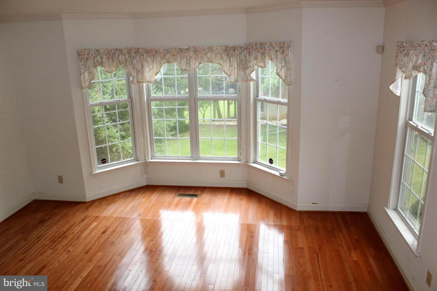 Photo 5 of 48 of 13 Fenwyck Cir townhome