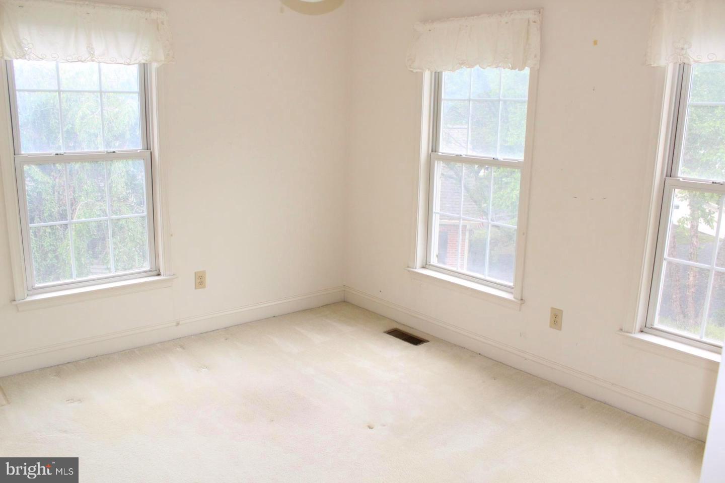 Photo 23 of 48 of 13 Fenwyck Cir townhome