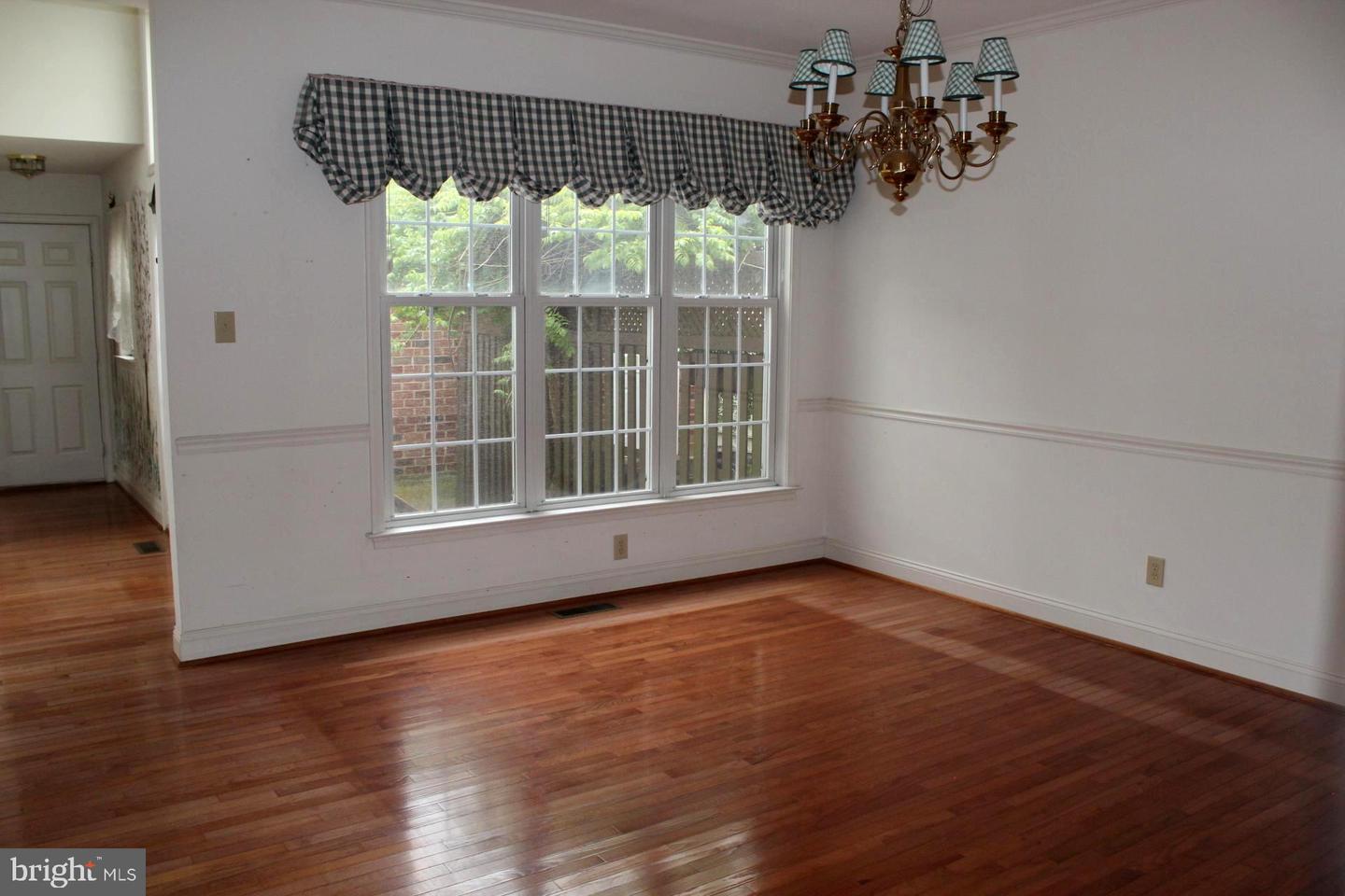 Photo 9 of 48 of 13 Fenwyck Cir townhome