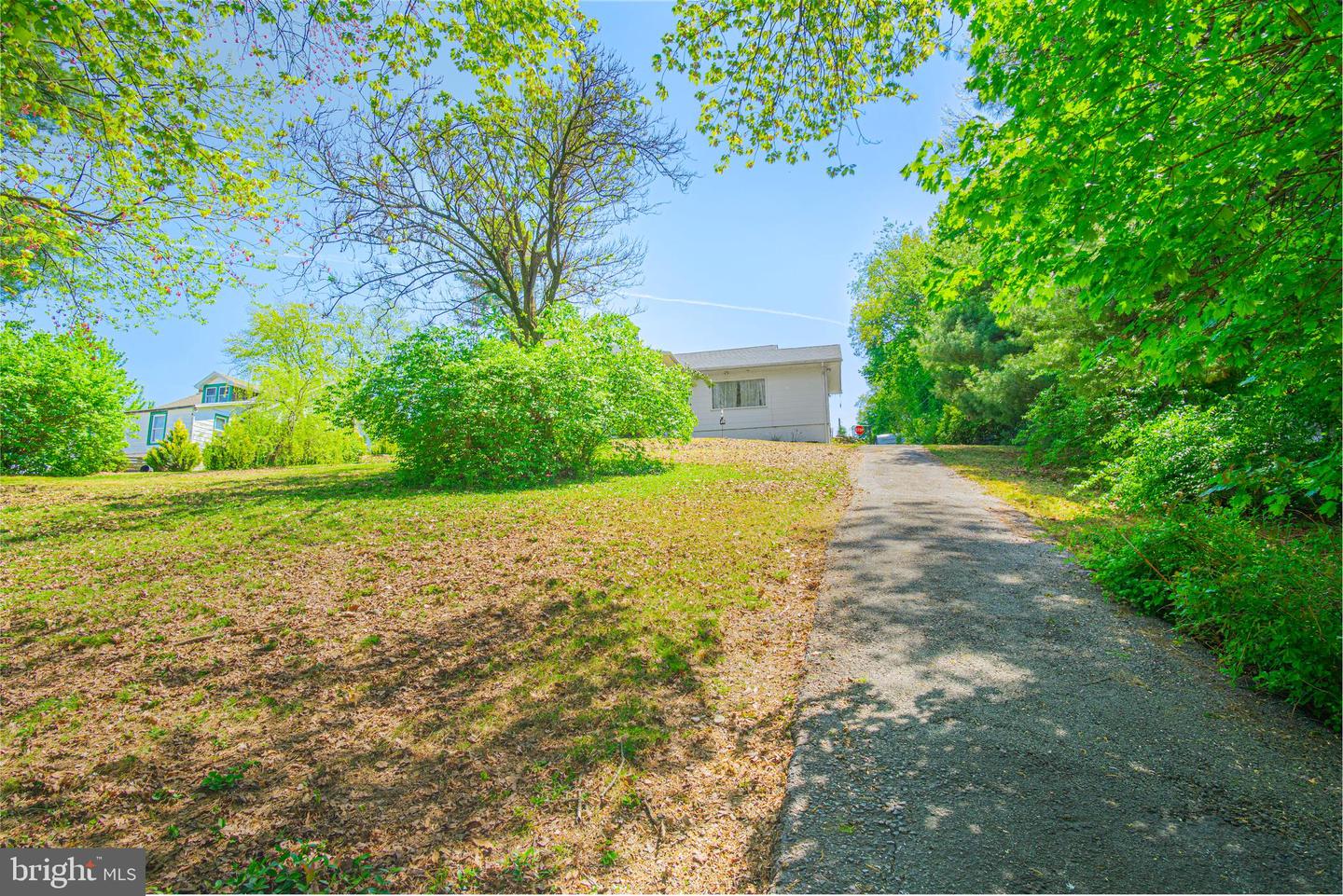 Photo 3 of 31 of 123 Breezewood Dr house