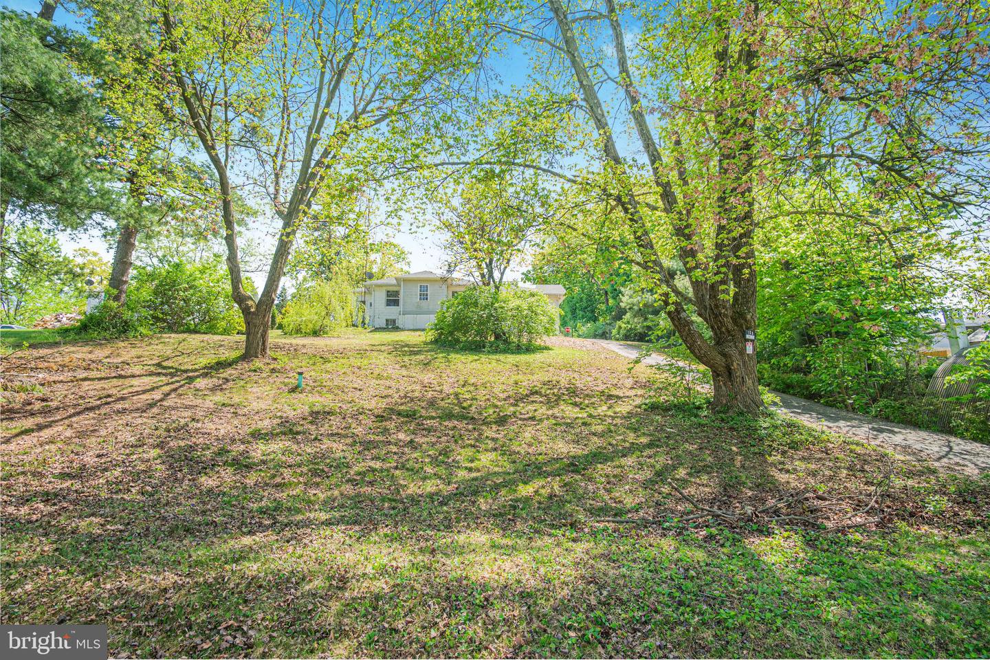Photo 2 of 31 of 123 Breezewood Dr house