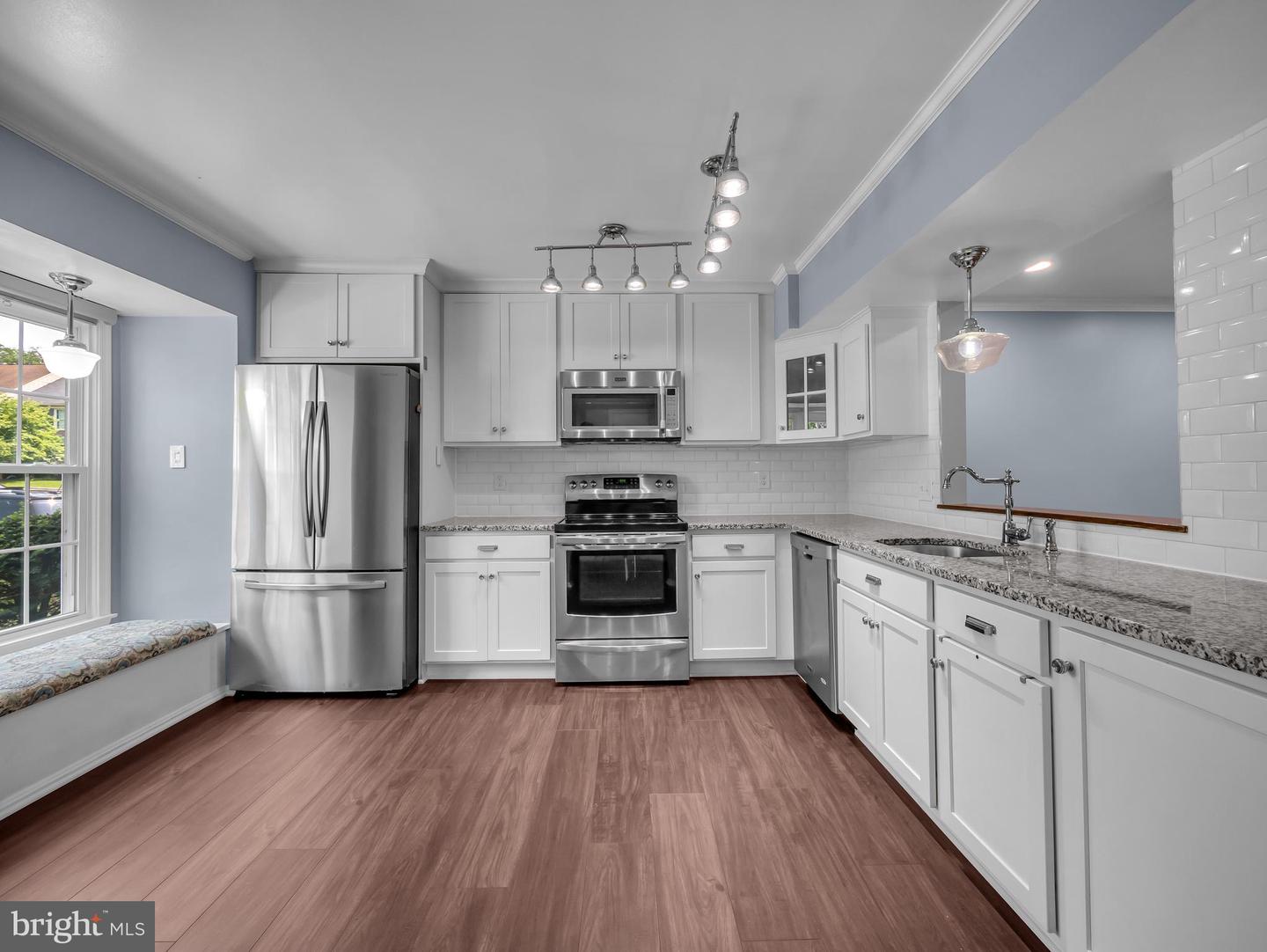 Photo 9 of 24 of 8847 Manahan Dr townhome