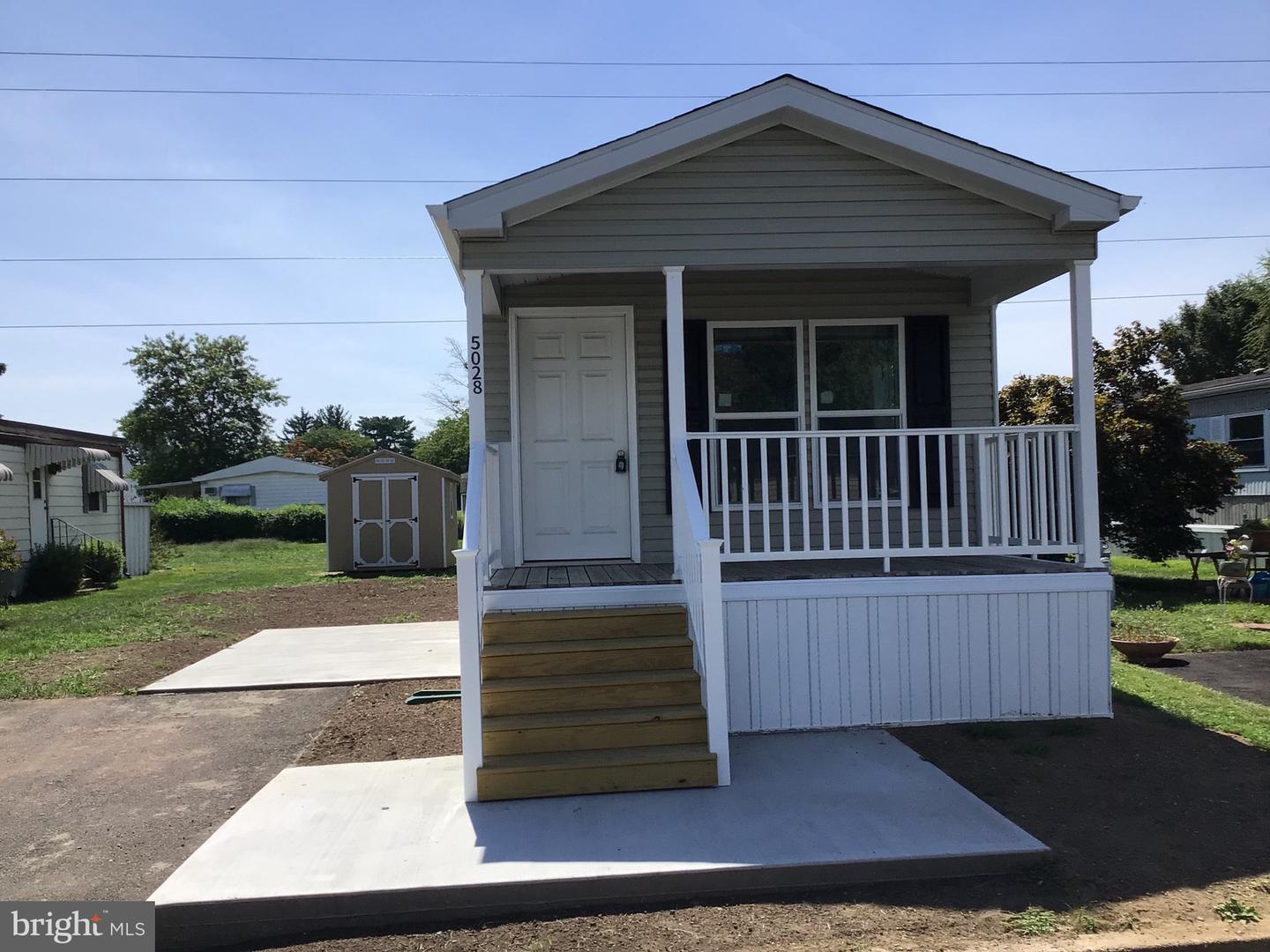 Photo 2 of 11 of 5028 Garner Dr mobile home