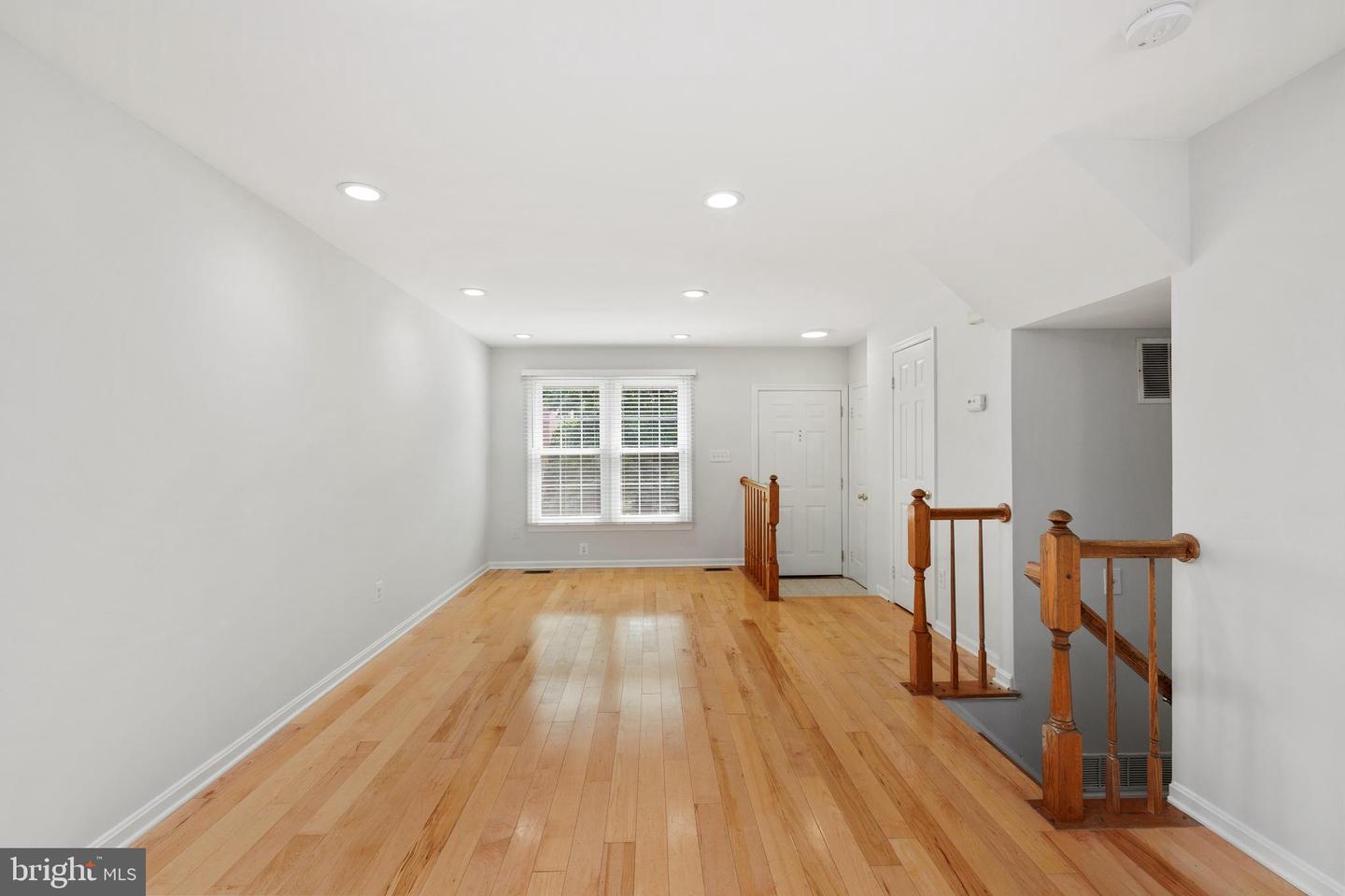 Photo 5 of 33 of 7826 Colonial Springs Blvd townhome