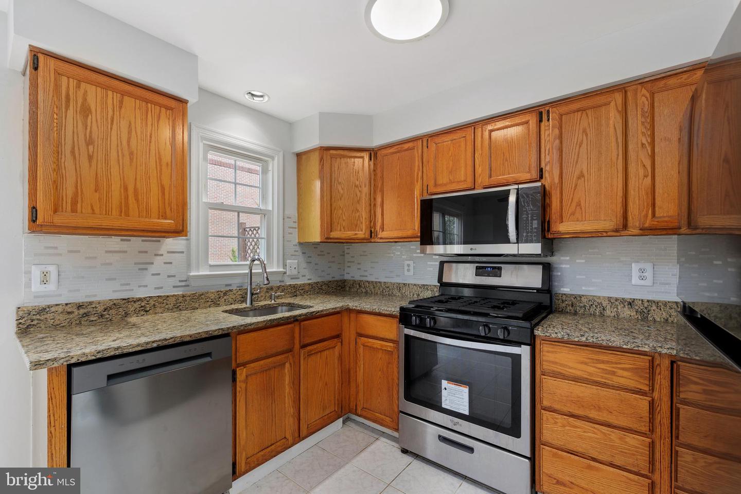 Photo 10 of 33 of 7826 Colonial Springs Blvd townhome