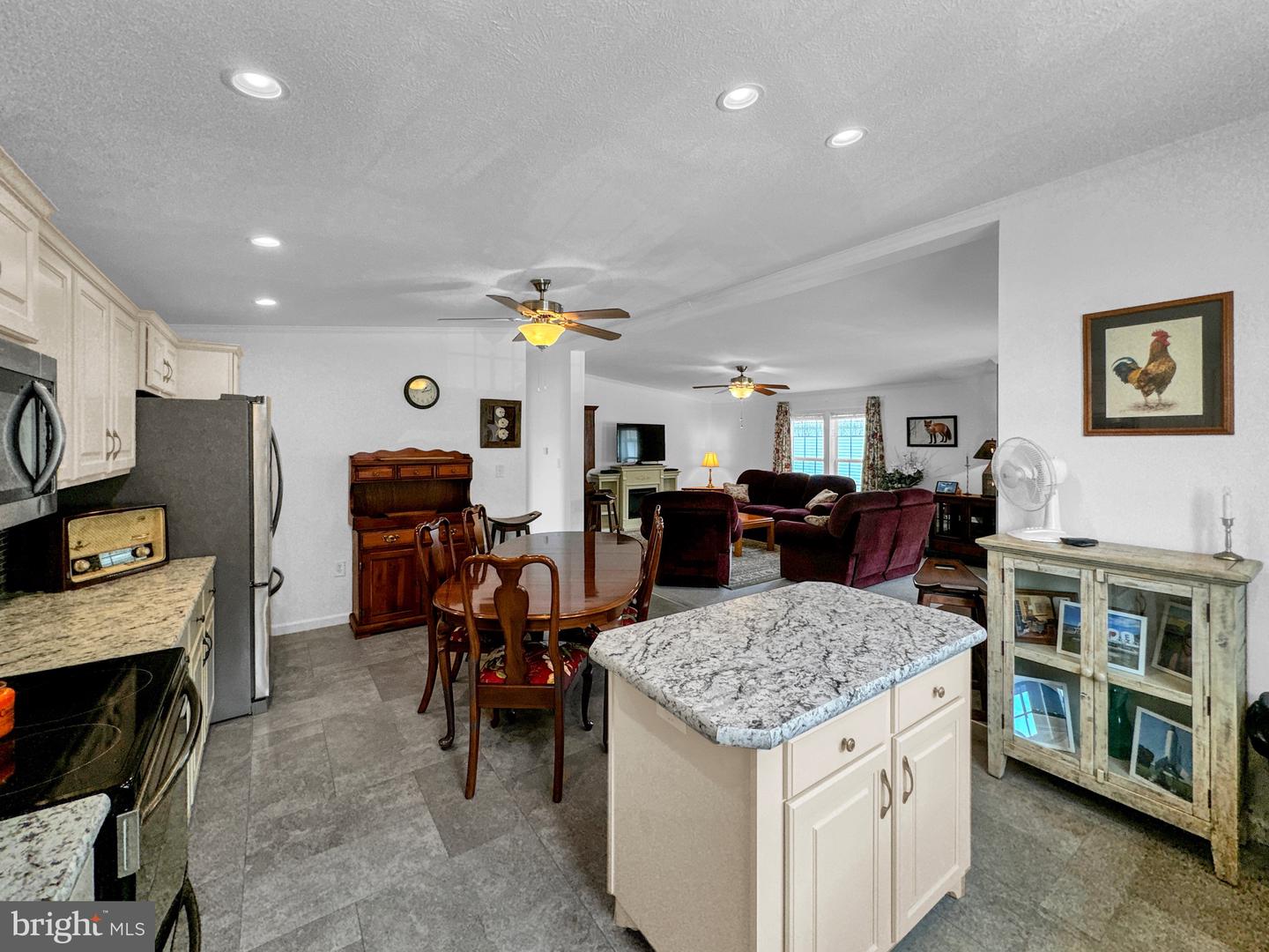 Photo 4 of 23 of 219 Eagle Dr mobile home