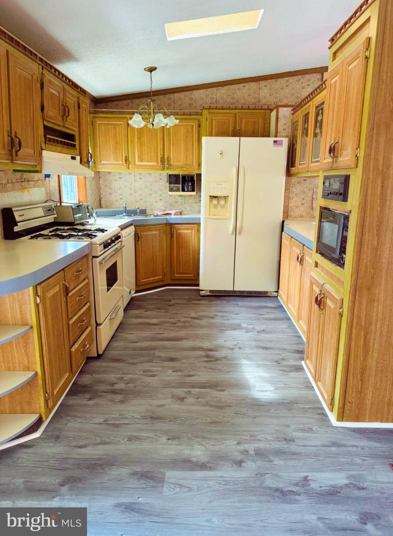 Photo 2 of 21 of 25993 Bay Blvd #38507 mobile home