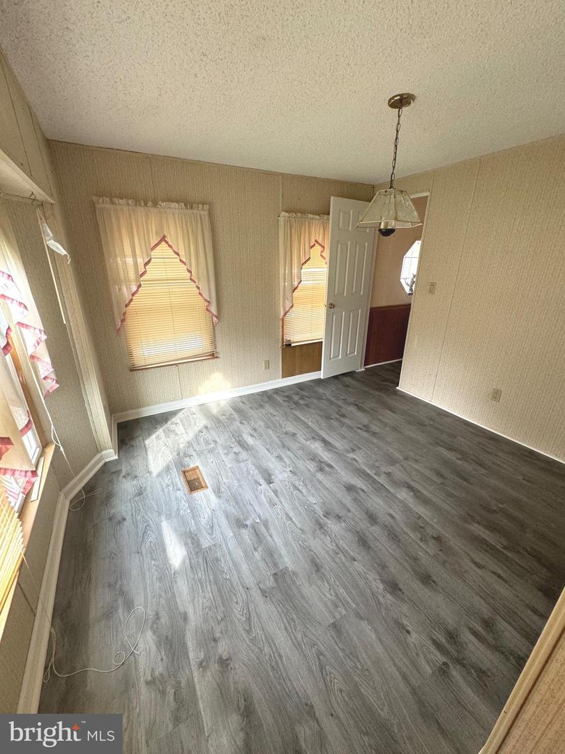 Photo 7 of 21 of 25993 Bay Blvd #38507 mobile home