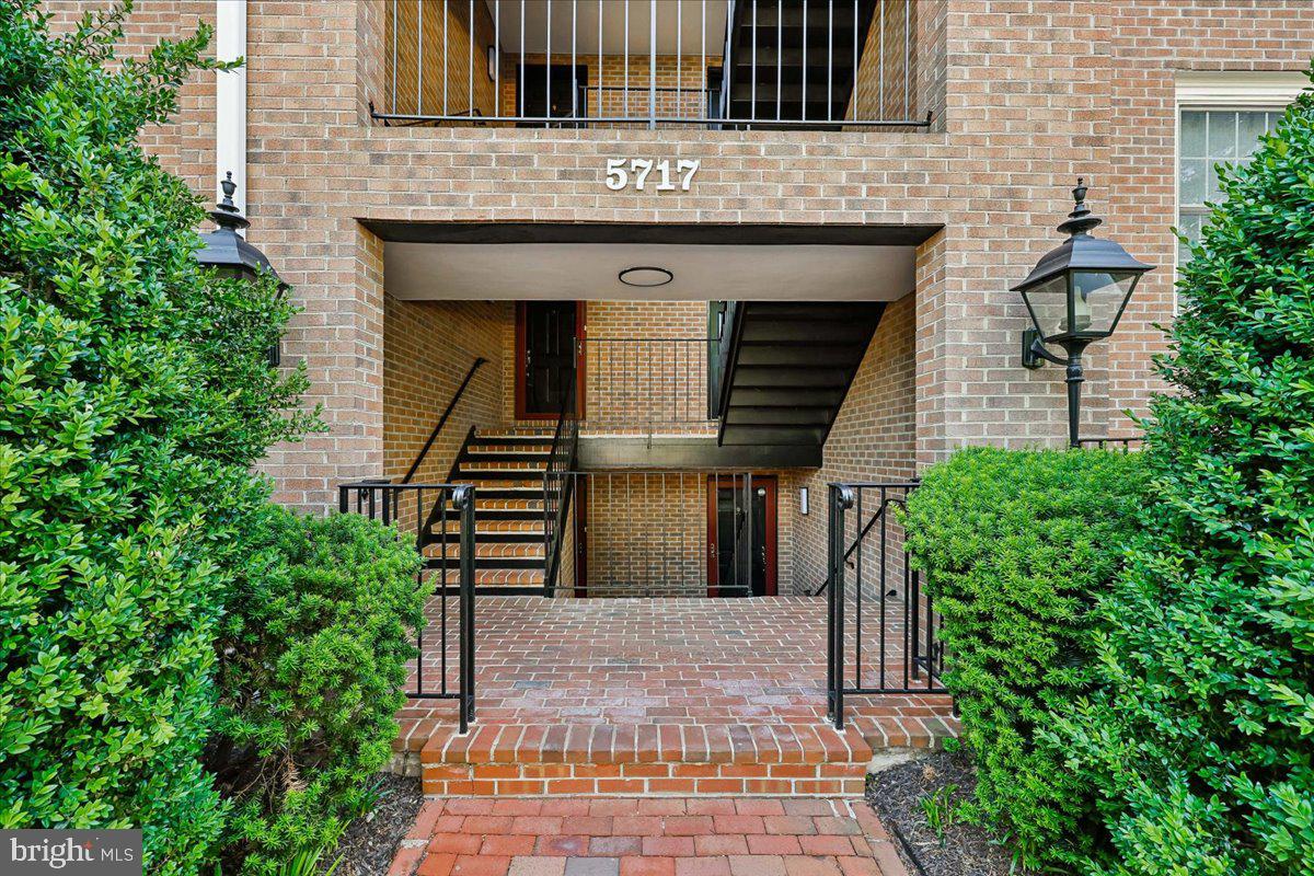 5717 Brewer House Circle Unit 202, North Bethesda, MD, 20852