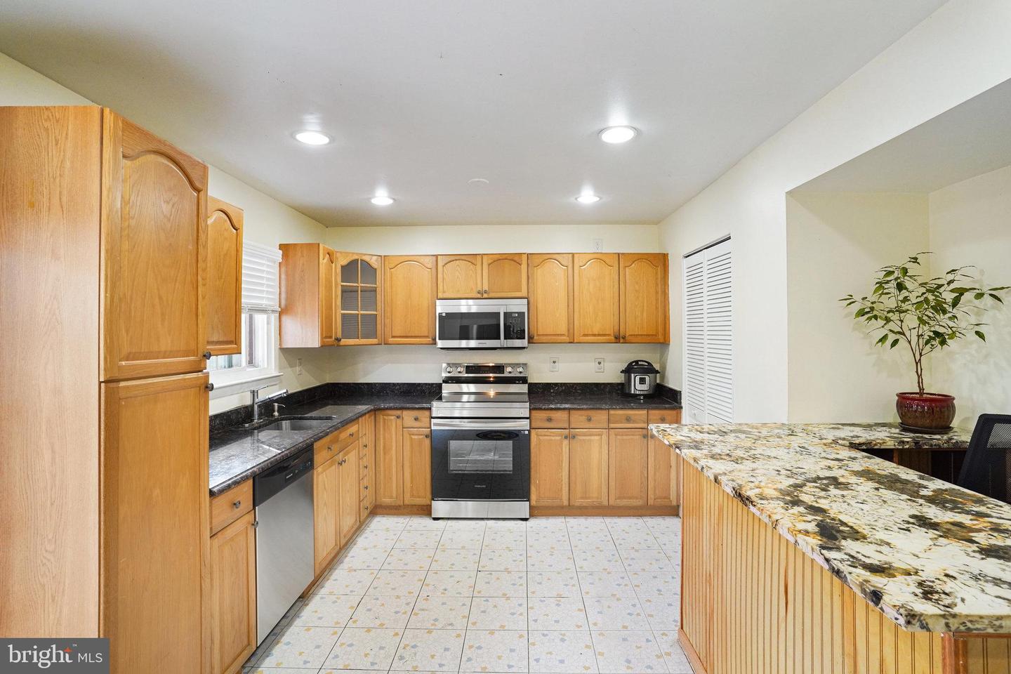 View Chantilly, VA 20151 townhome