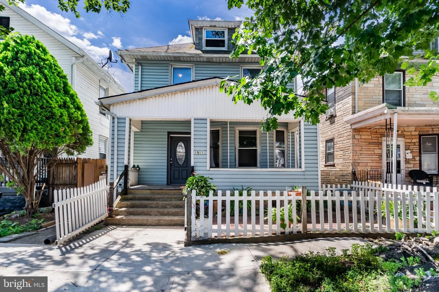 1911 Manada Street