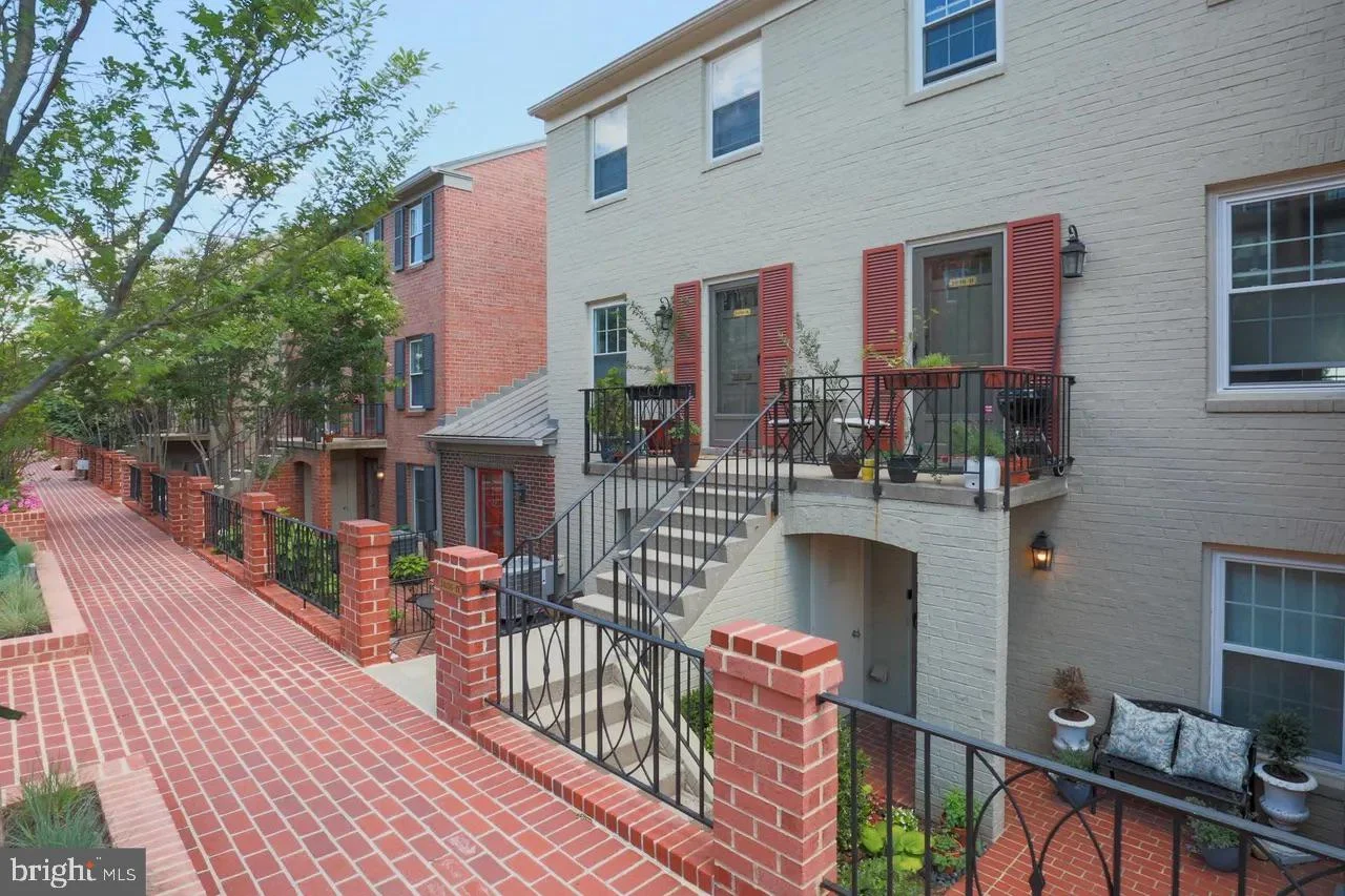 1636 Beekman Place NW Unit D