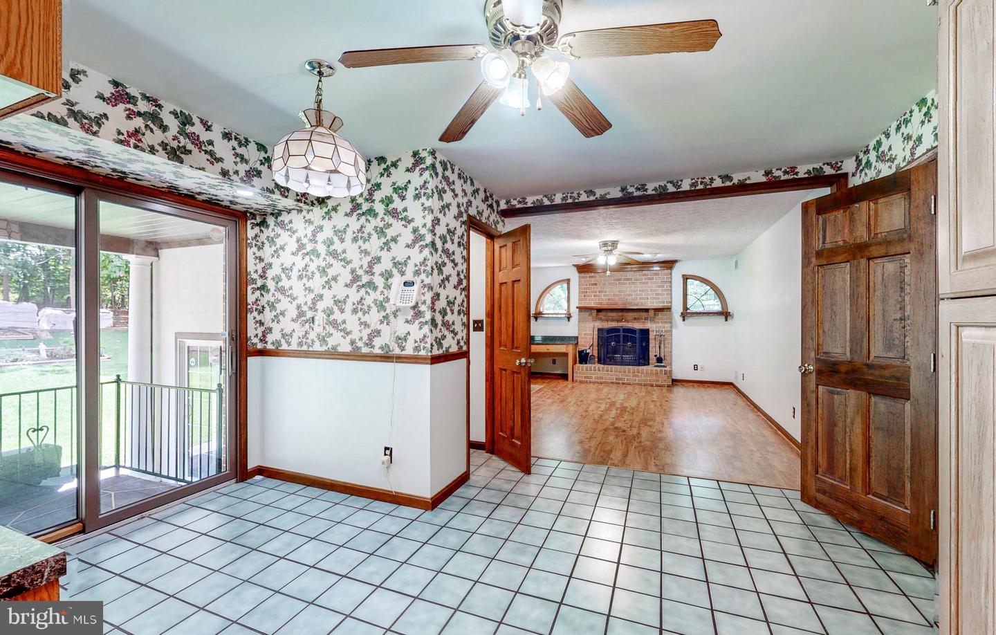 Photo 15 of 50 of 2021 Oakmont Rd house