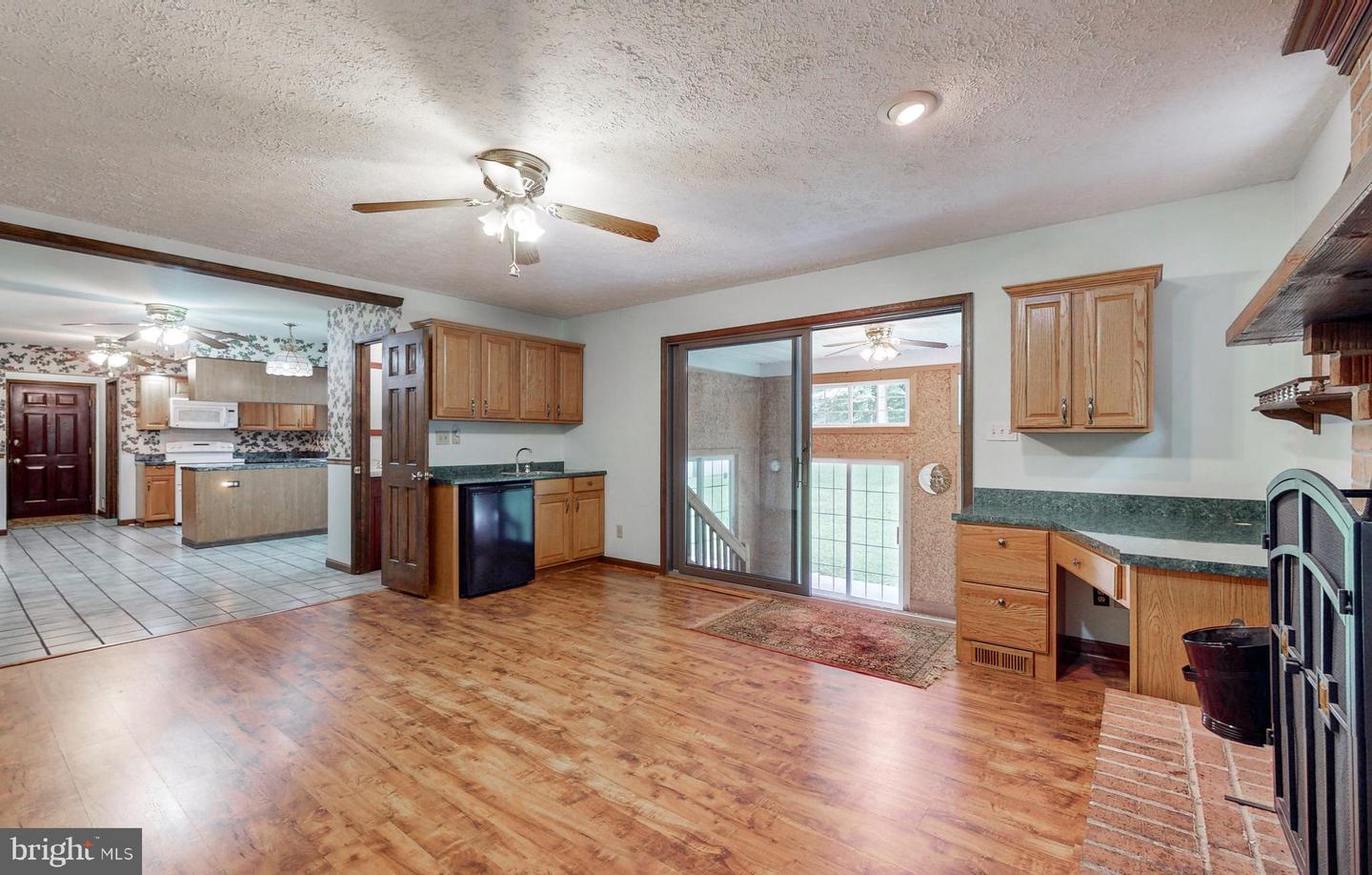 Photo 18 of 50 of 2021 Oakmont Rd house
