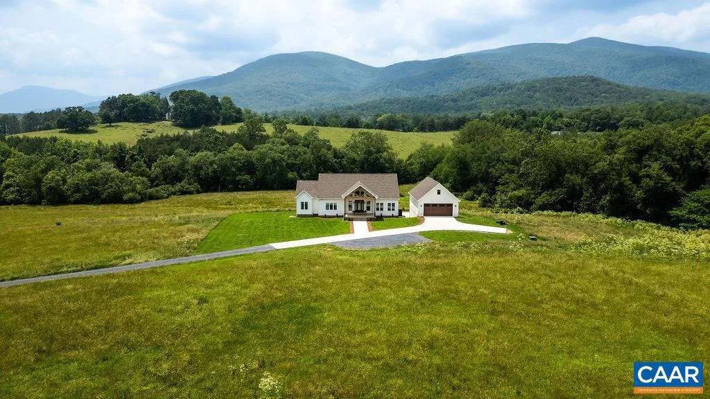 61 Hillside Ln Ln