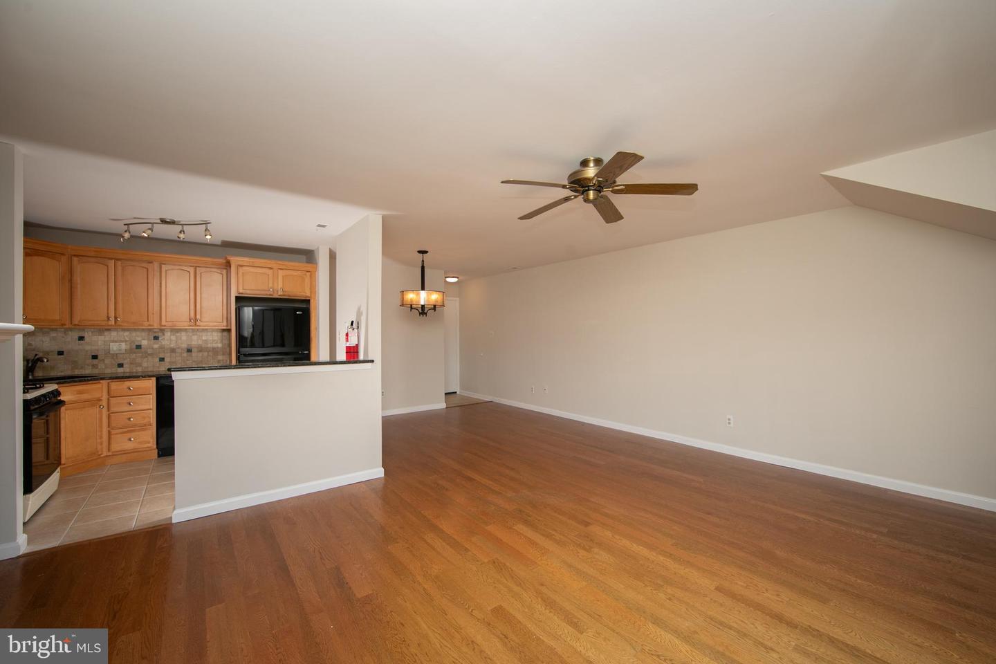 Photo 5 of 31 of 204 Woodhollow Dr condo