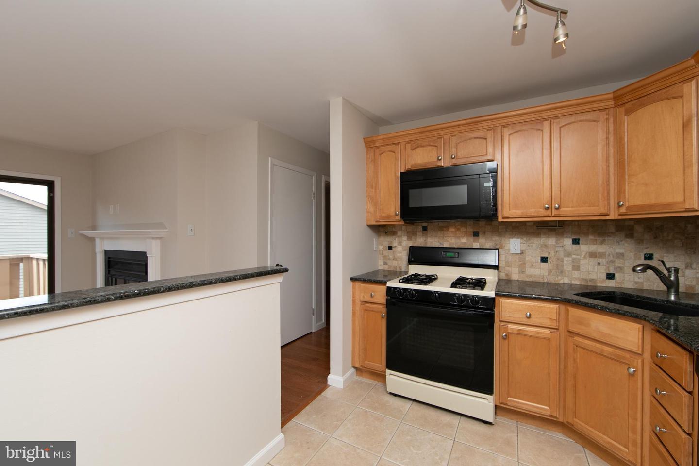 Photo 4 of 31 of 204 Woodhollow Dr condo