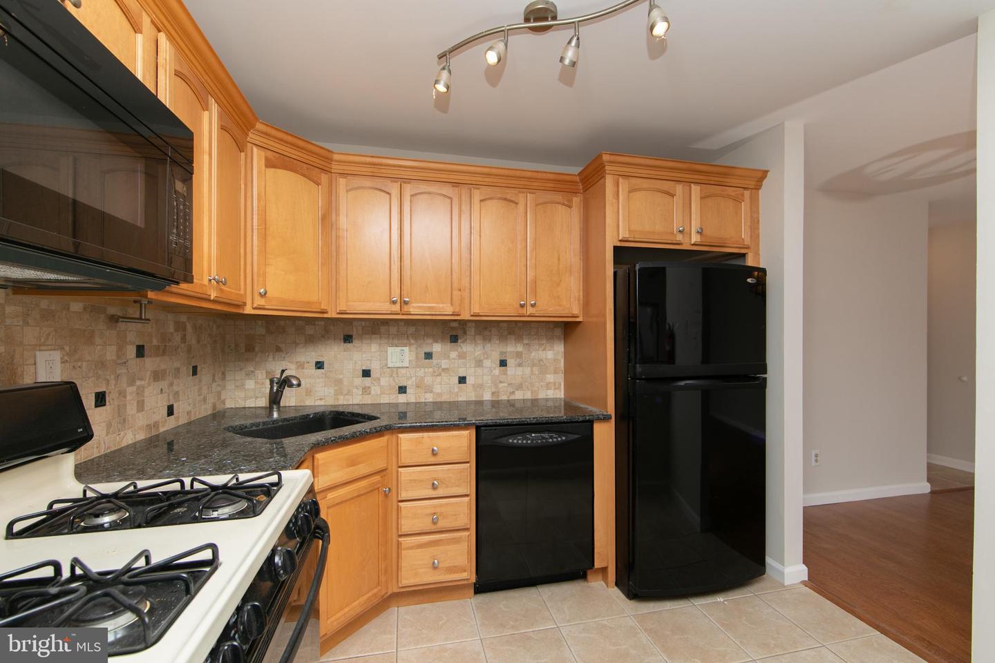 Photo 3 of 31 of 204 Woodhollow Dr condo
