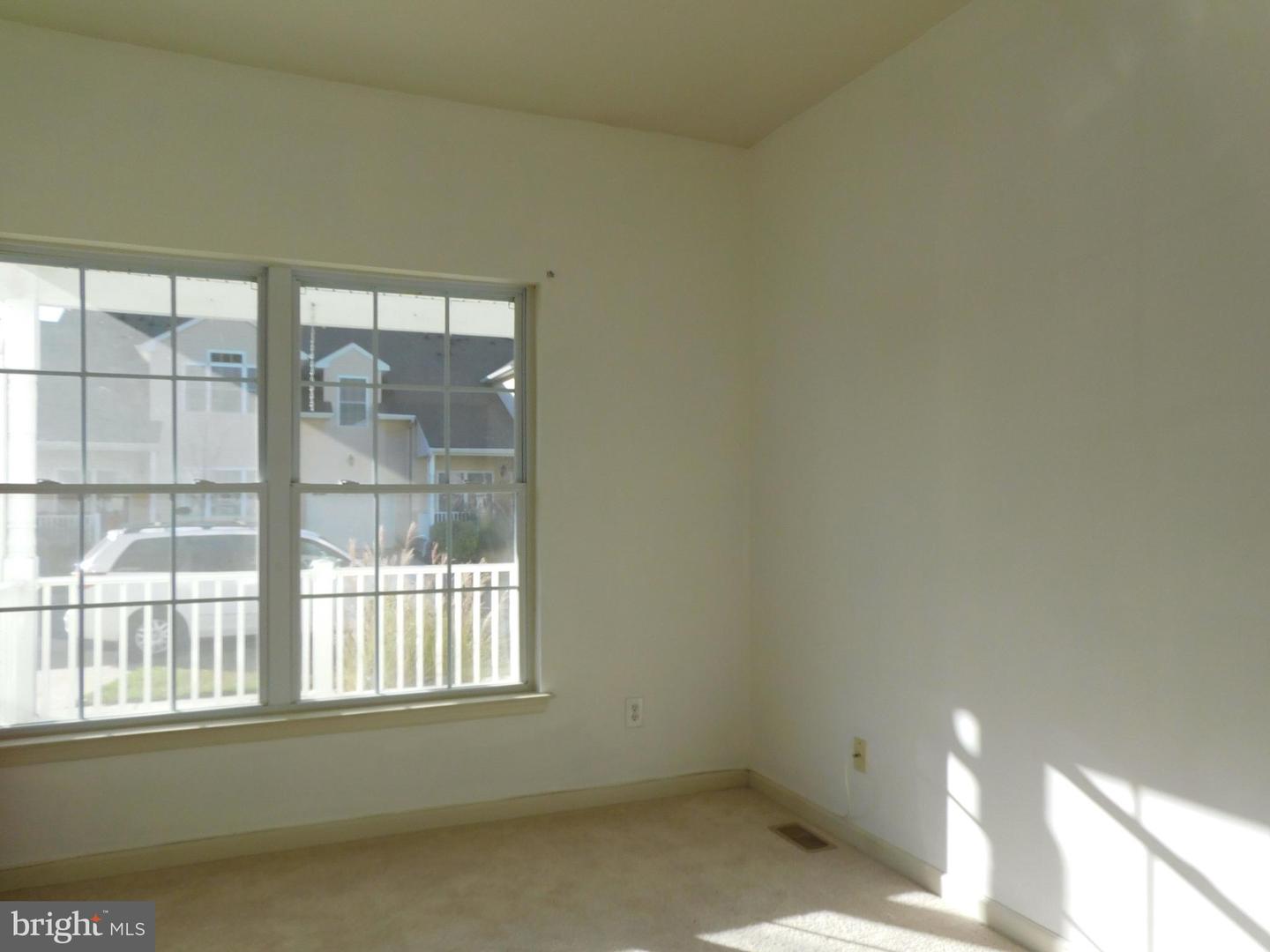 Photo 4 of 44 of 10 Charles Cir townhome