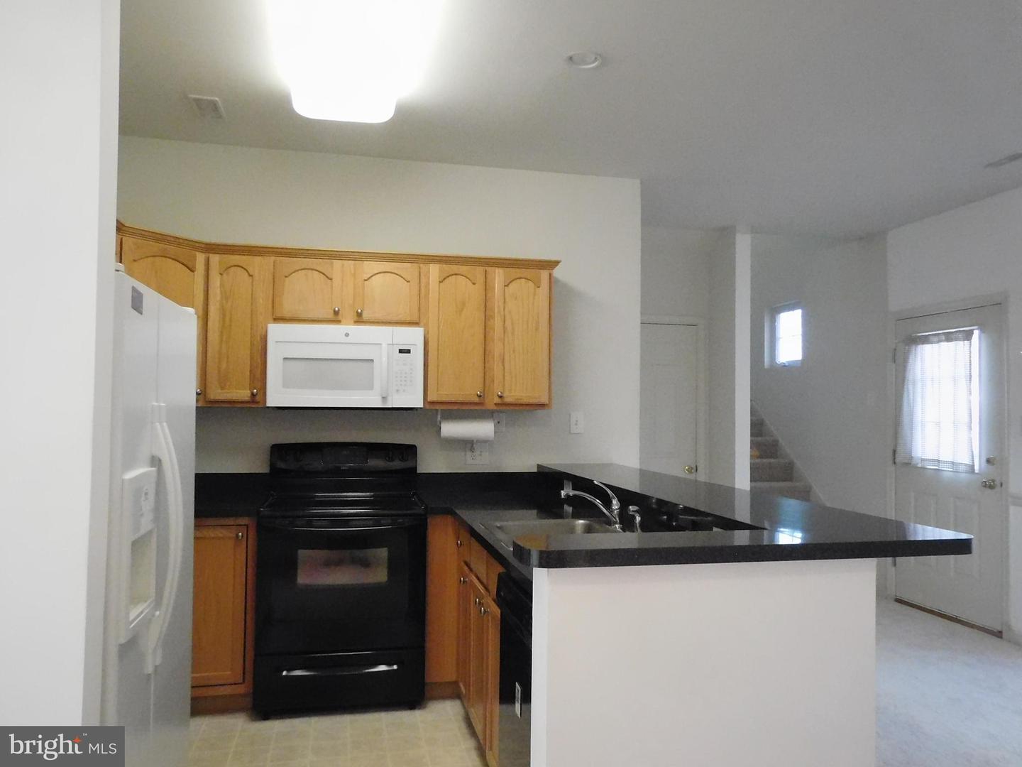 Photo 6 of 44 of 10 Charles Cir townhome
