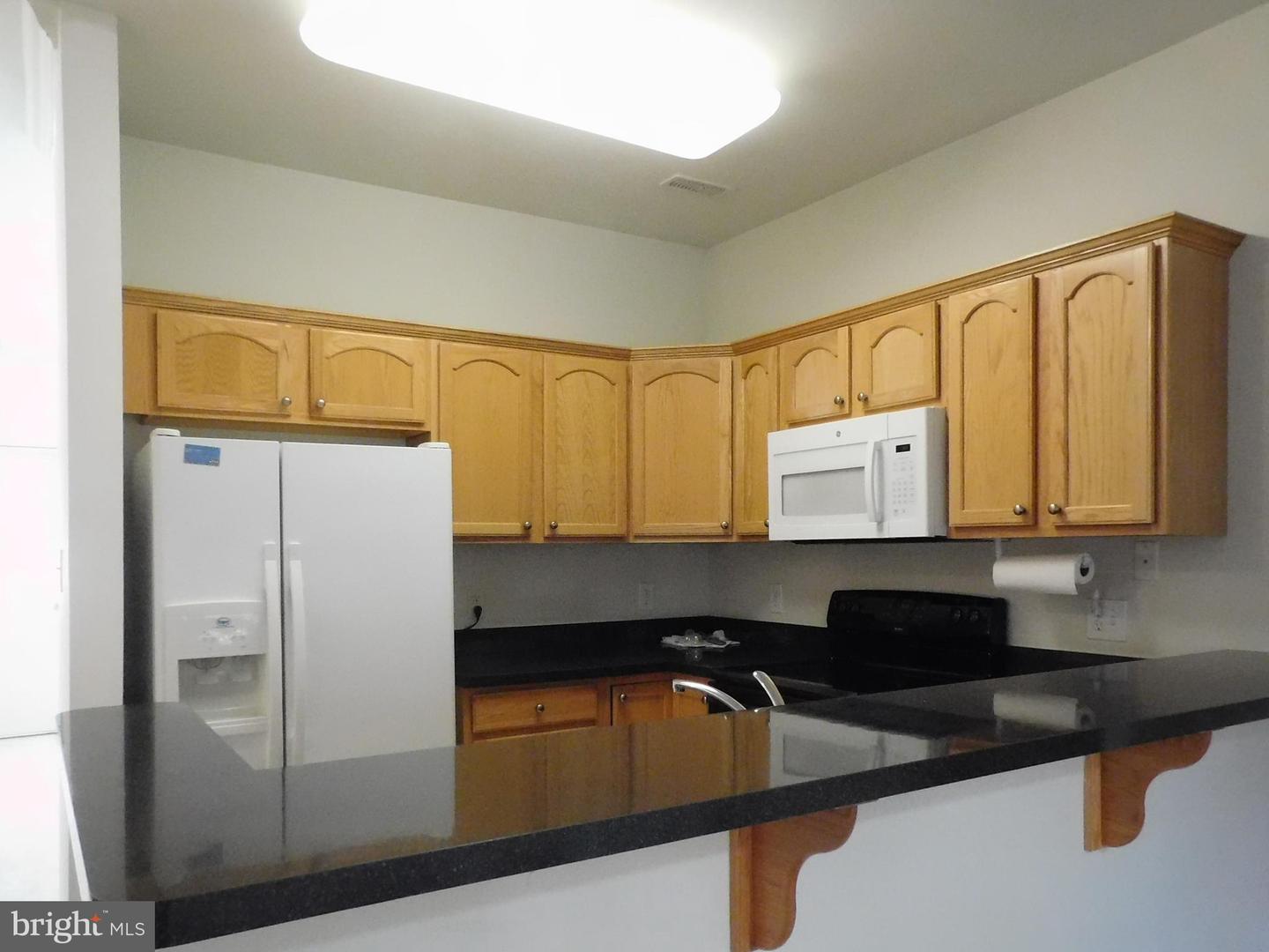 Photo 9 of 44 of 10 Charles Cir townhome
