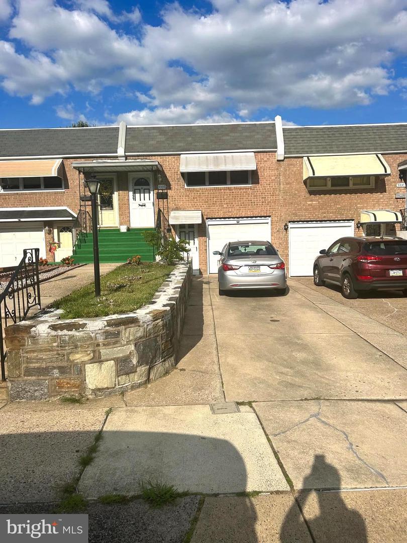 View Philadelphia, PA 19114 townhome
