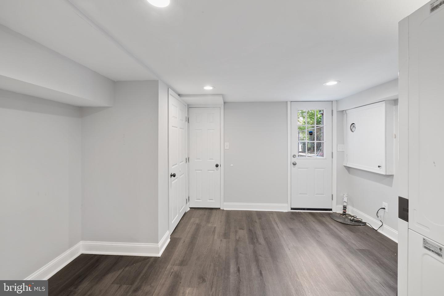 Photo 36 of 45 of 1519 N Kenwood Ave townhome