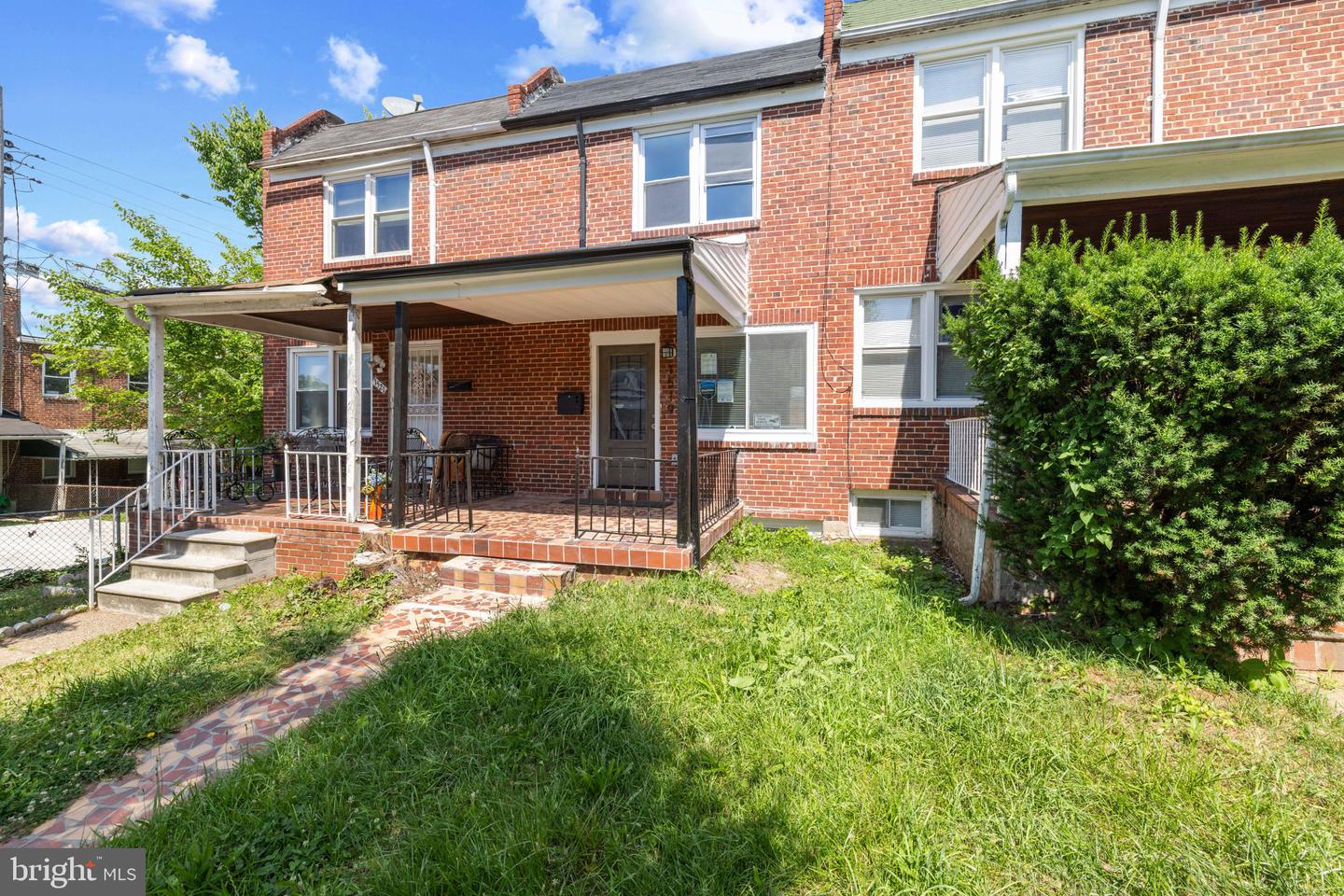 Photo 1 of 45 of 1519 N Kenwood Ave townhome