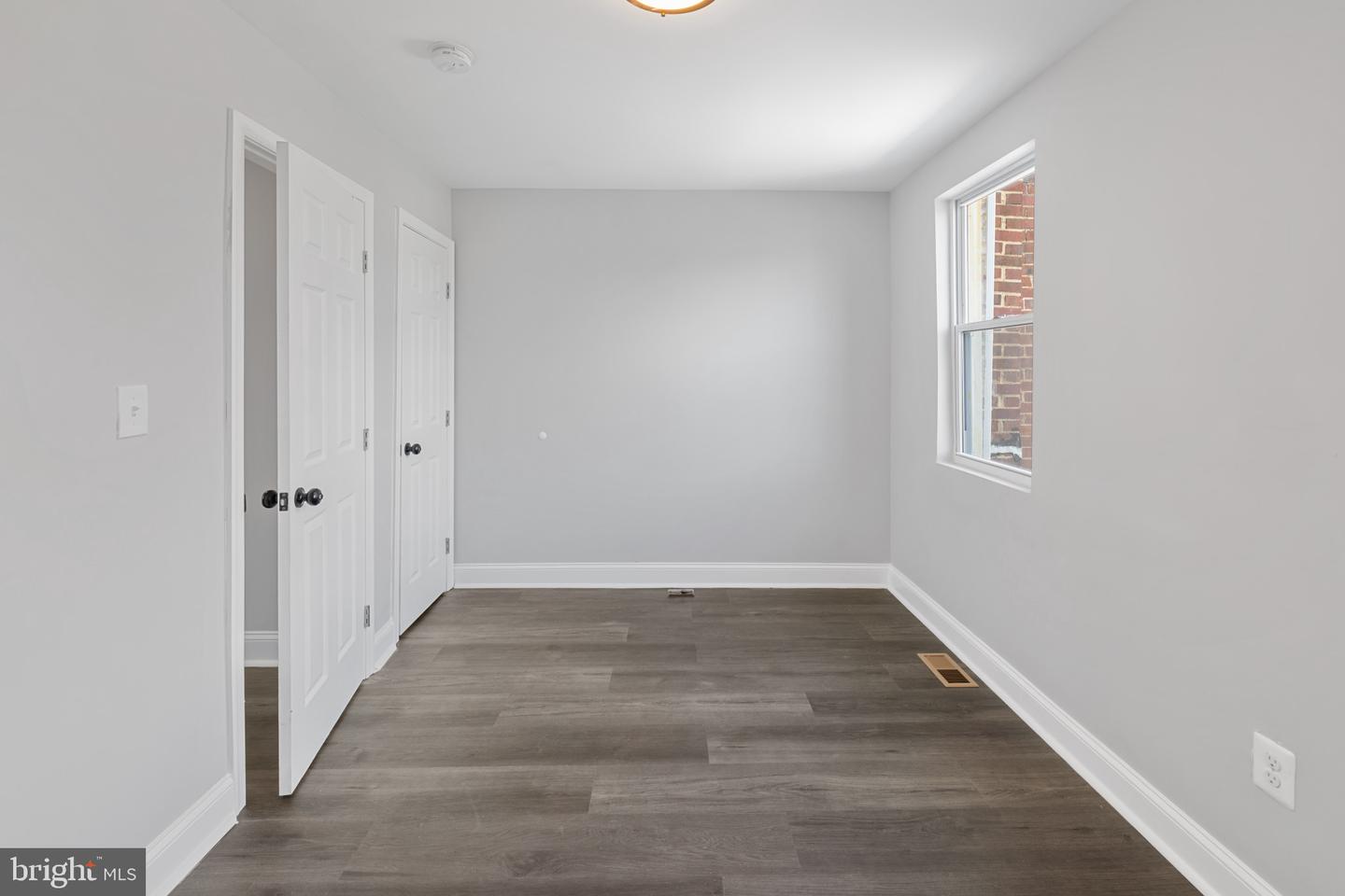 Photo 23 of 45 of 1519 N Kenwood Ave townhome