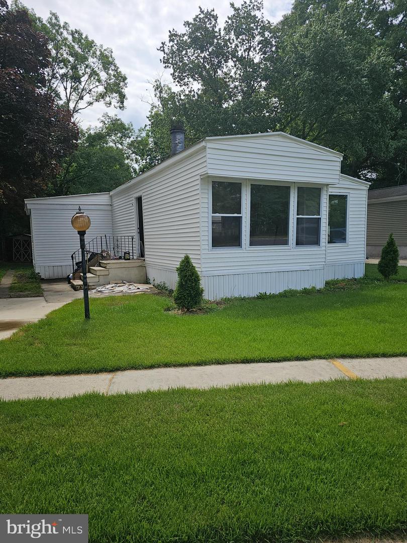 Photo 2 of 14 of 1616 Pennsylvania Ave #15 mobile home