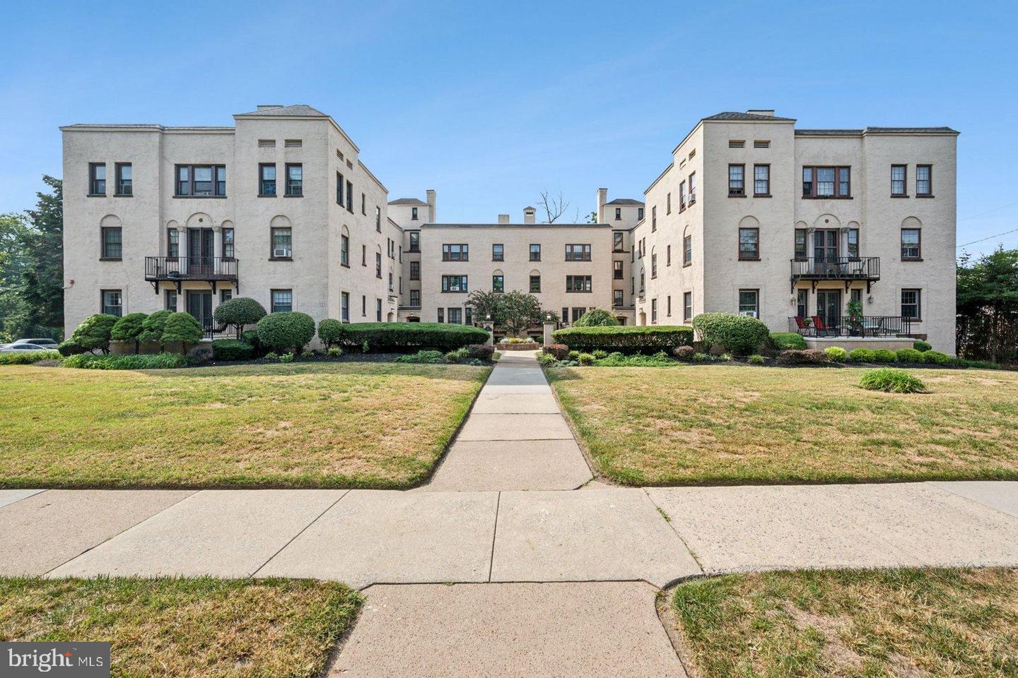 Photo 17 of 24 of 210 E Maple Ave #A2 condo