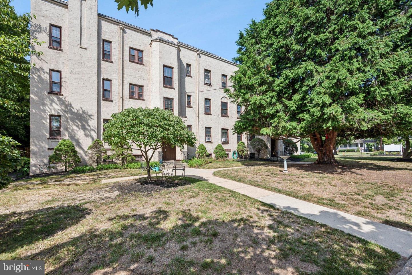 Photo 2 of 24 of 210 E Maple Ave #A2 condo