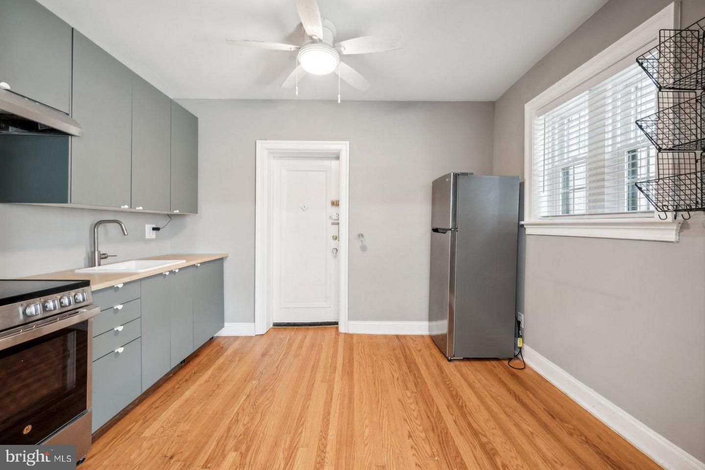 Photo 6 of 24 of 210 E Maple Ave #A2 condo