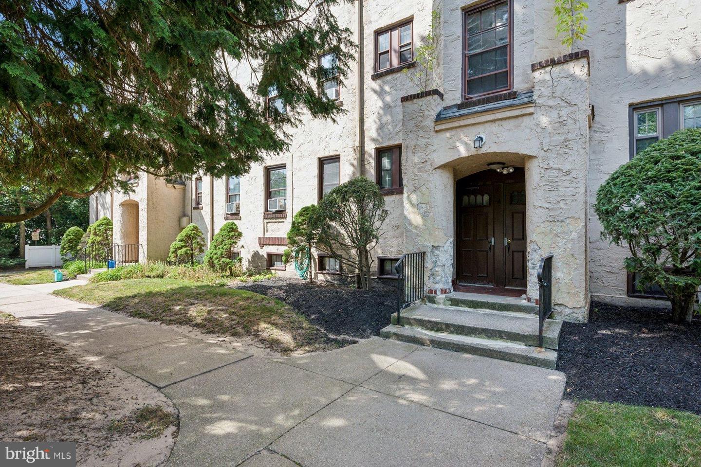 Photo 3 of 24 of 210 E Maple Ave #A2 condo