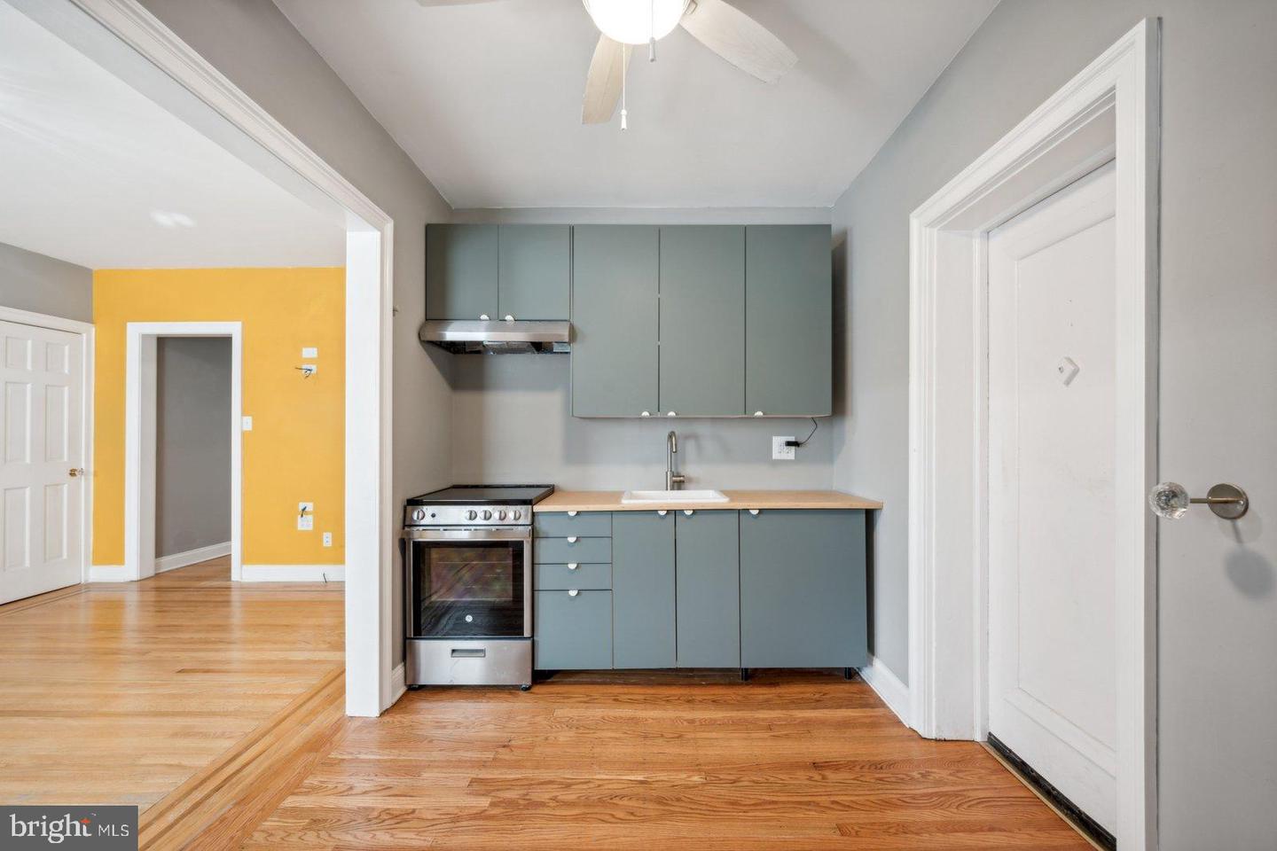 Photo 8 of 24 of 210 E Maple Ave #A2 condo