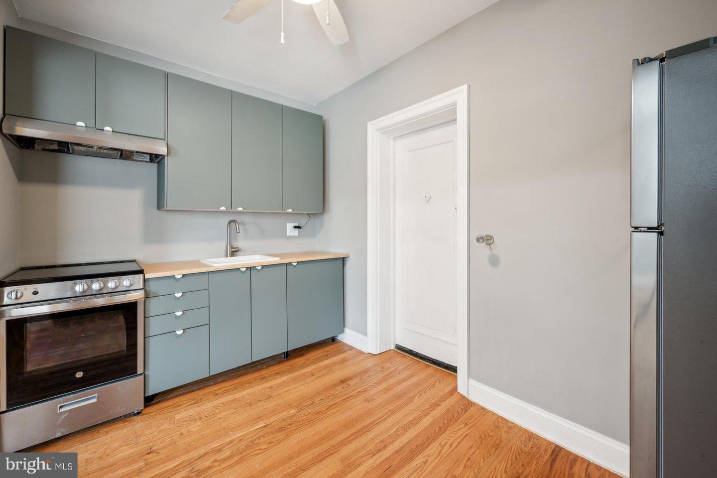 Photo 5 of 24 of 210 E Maple Ave #A2 condo
